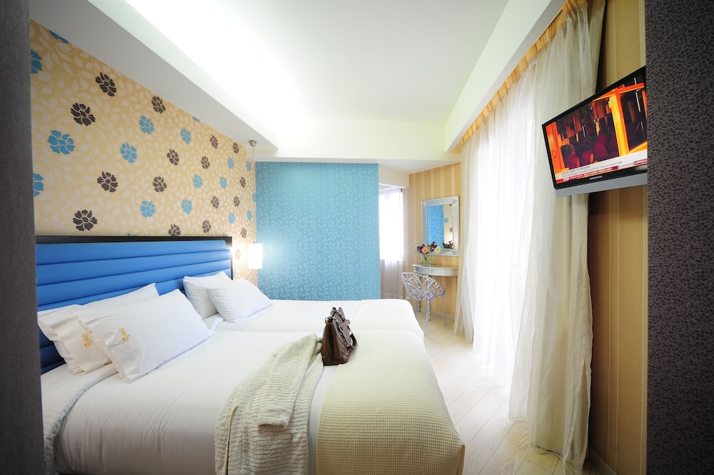 Steris Elegant Beach Hotel 25/70