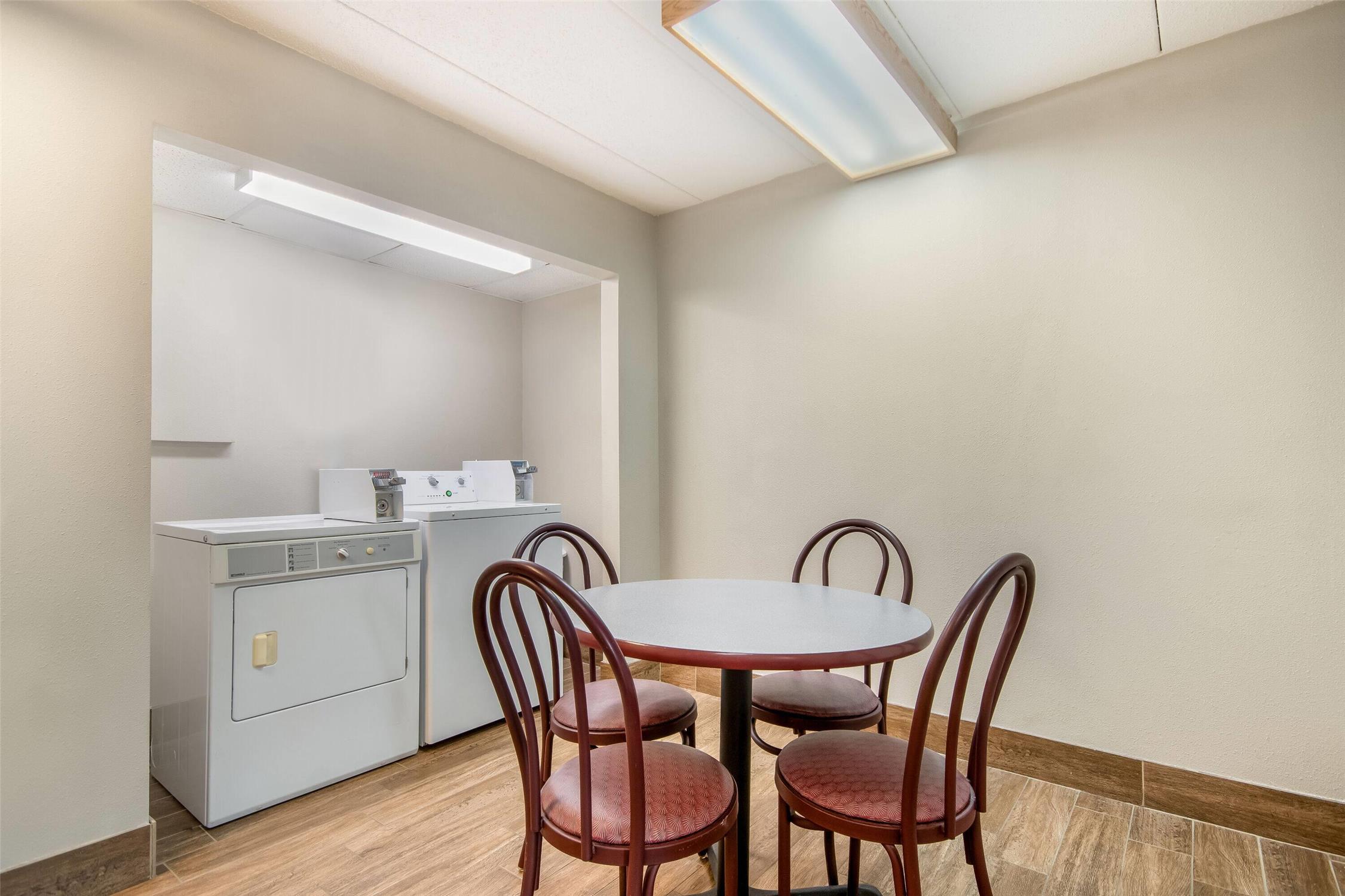 Days Inn by Wyndham International Falls 16/21