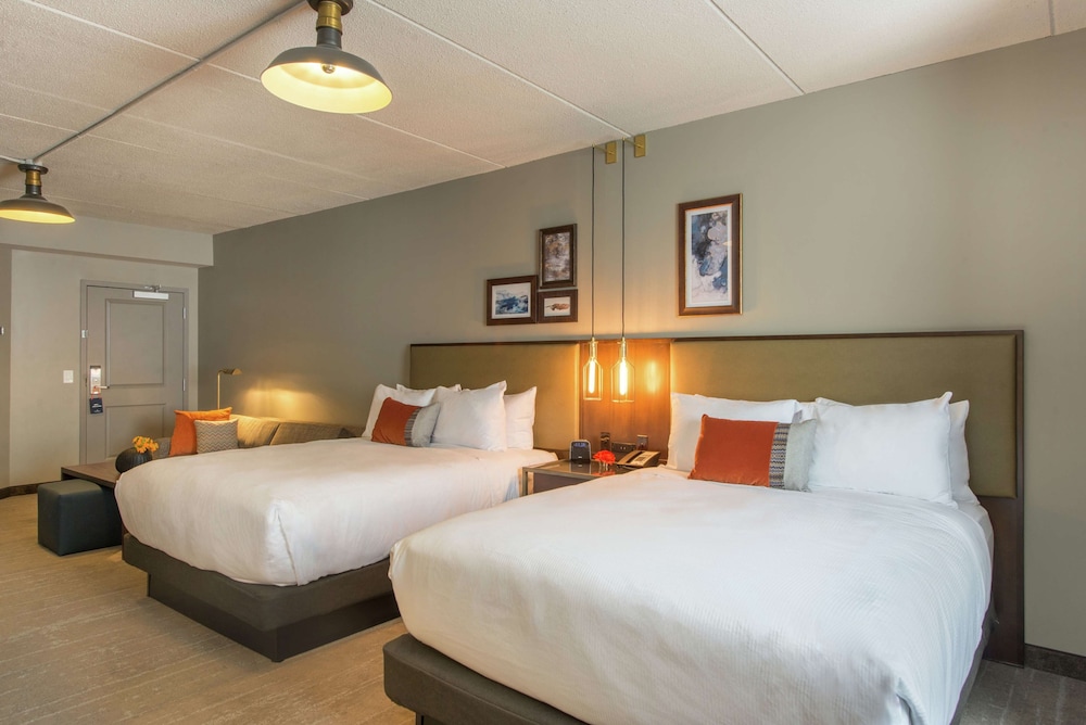 Hotel Saranac Curio Collection By Hilton 8/63
