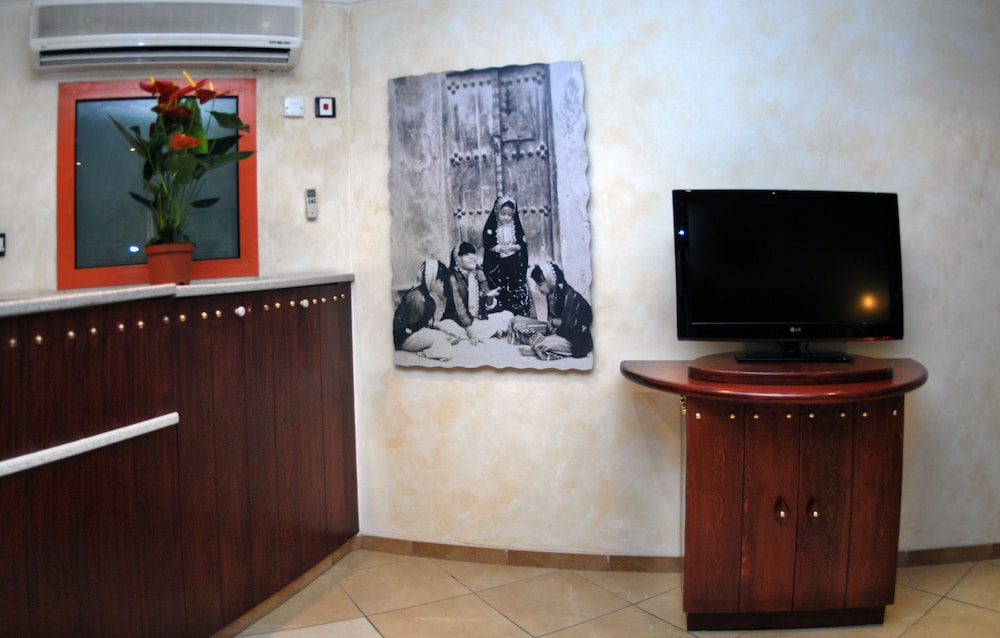 Al Liwan Suites Doha 63/67