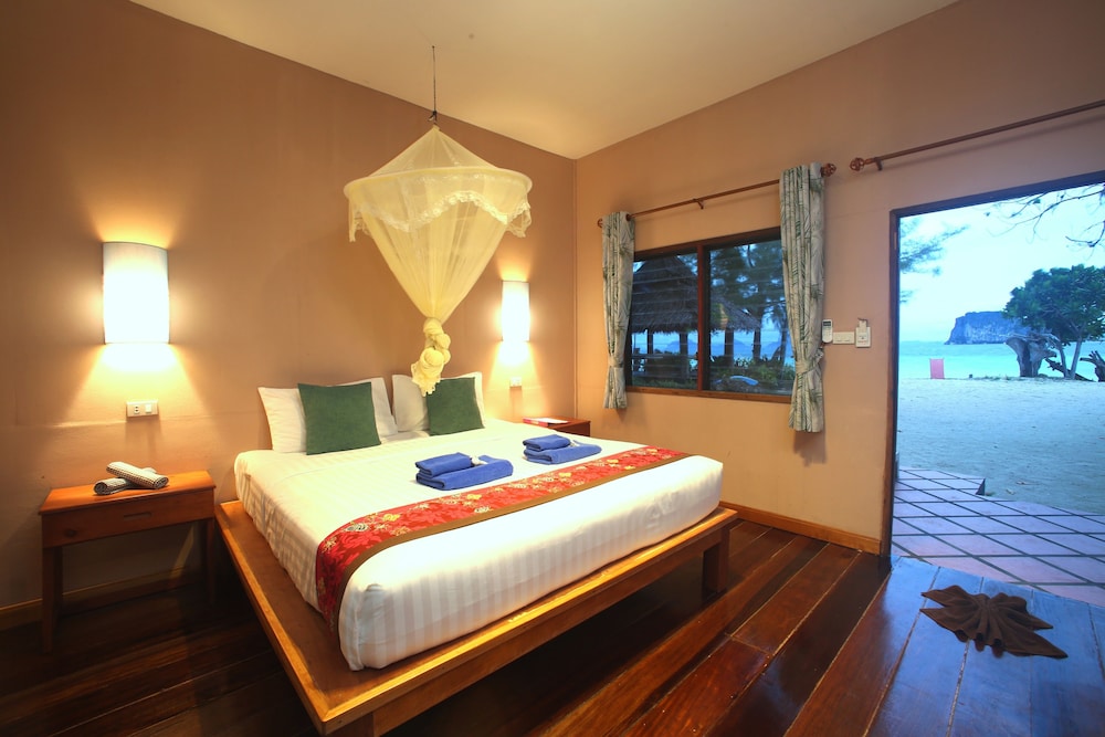 Mayalay Beach Resort 5/50