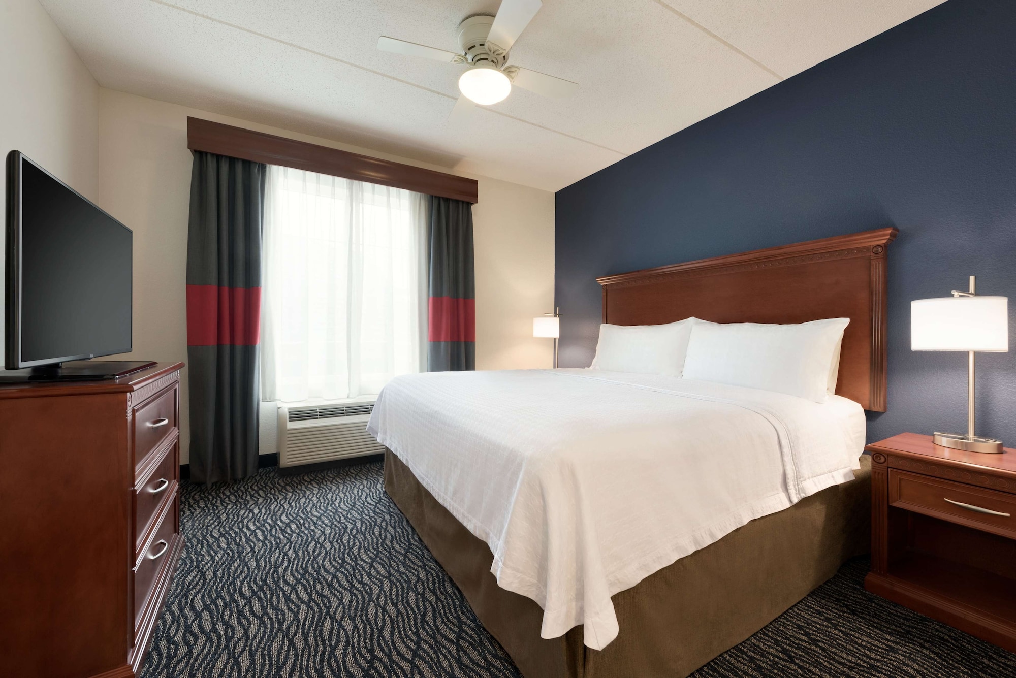 STUDIO, KING BED, ACCESSIBLE