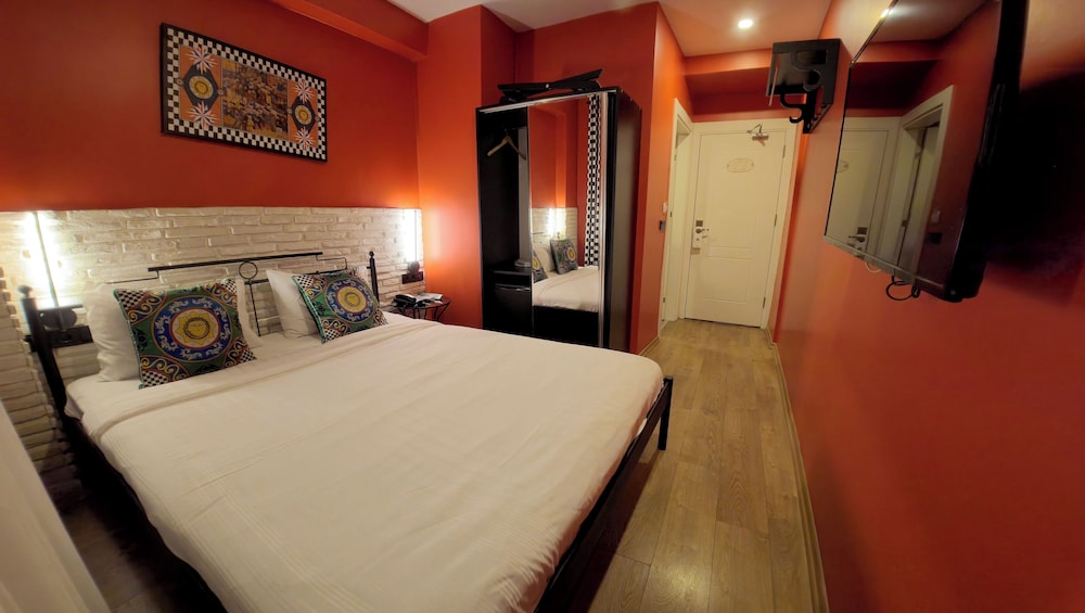 1 BEDROOM, ECONOMY, CITY VIEW