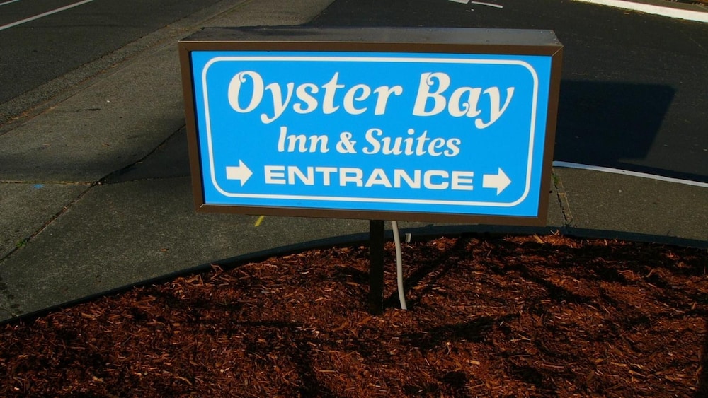 Oyster Bay Inn & Suites 35/70