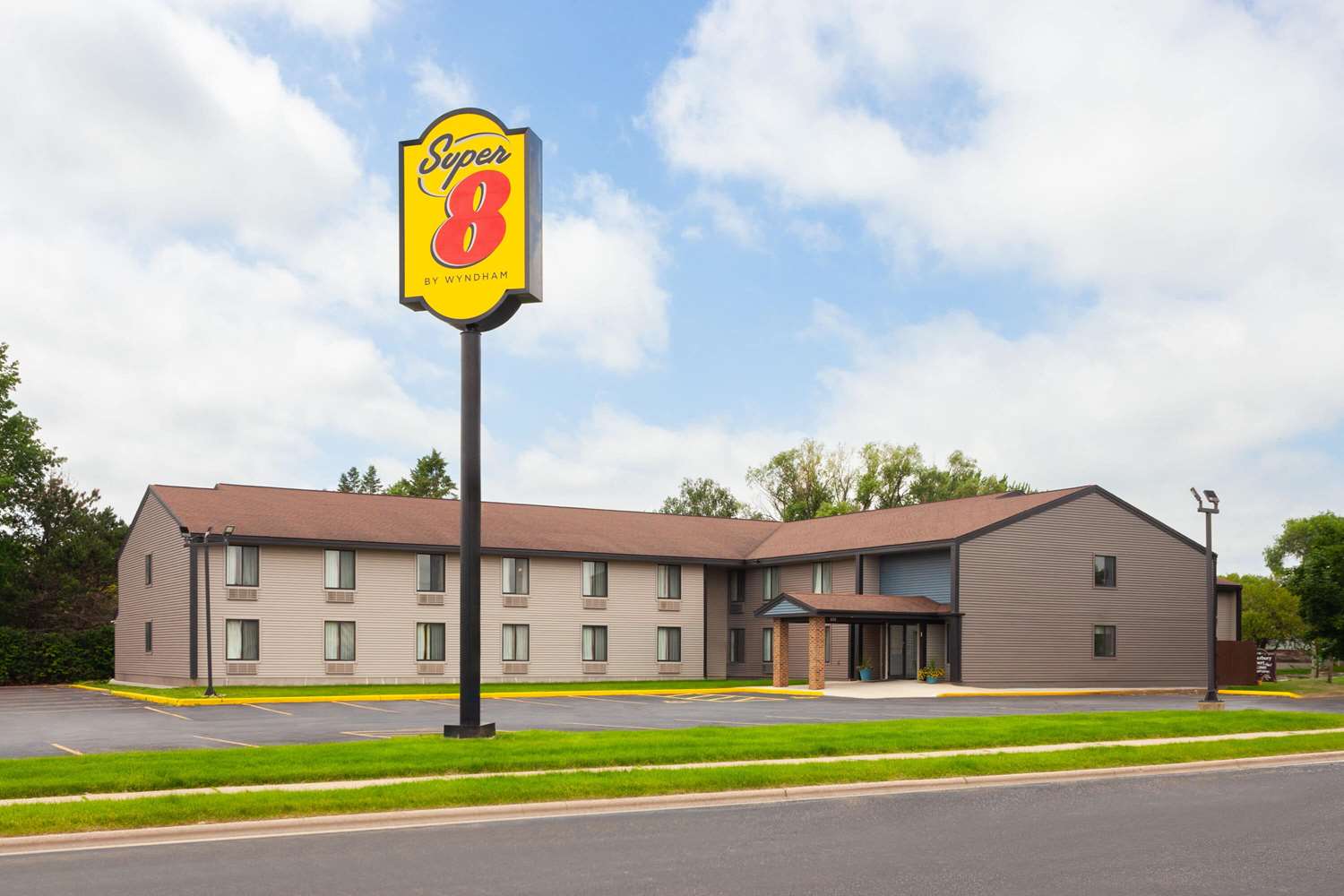 Super 8 By Wyndham Sun Prairie/Madison E 2/28