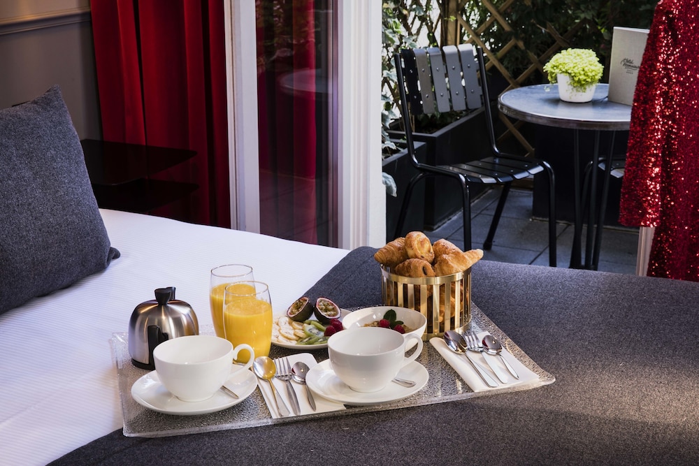 Hotel Monsieur 53/64
