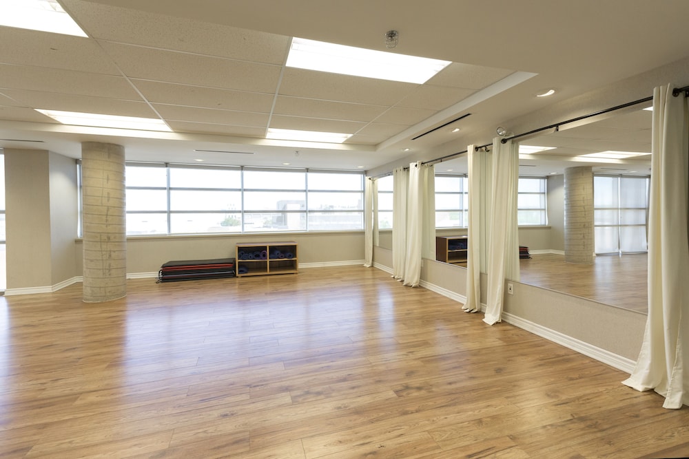 Residence & Conference Centre - Oshawa 15/22