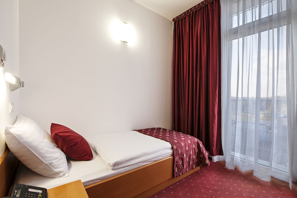 Izvir Hotel 27/47