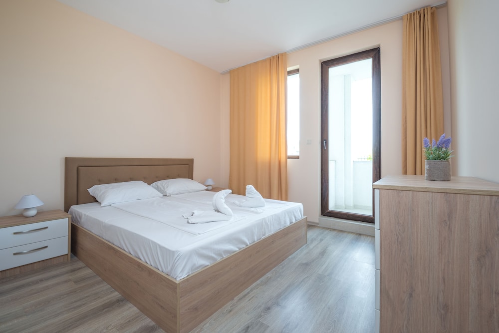 Apollon Apartments 8/41
