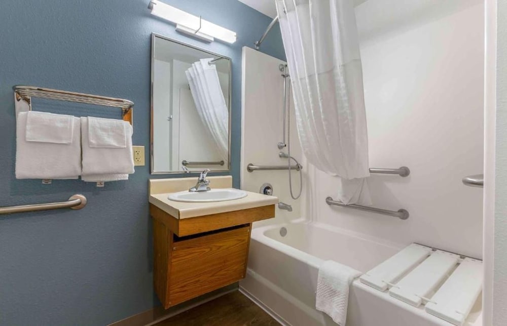 Studio 6 Extended Stay El Paso East TX 53/54