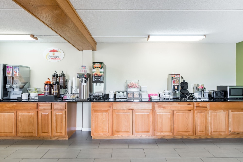 Super 8 by Wyndham Bangor 6/29