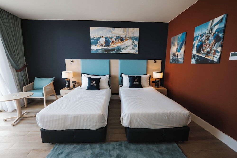Deluxe, Queen and Twin Beds, Sea View, M Hotels at Porto Marina 3/4