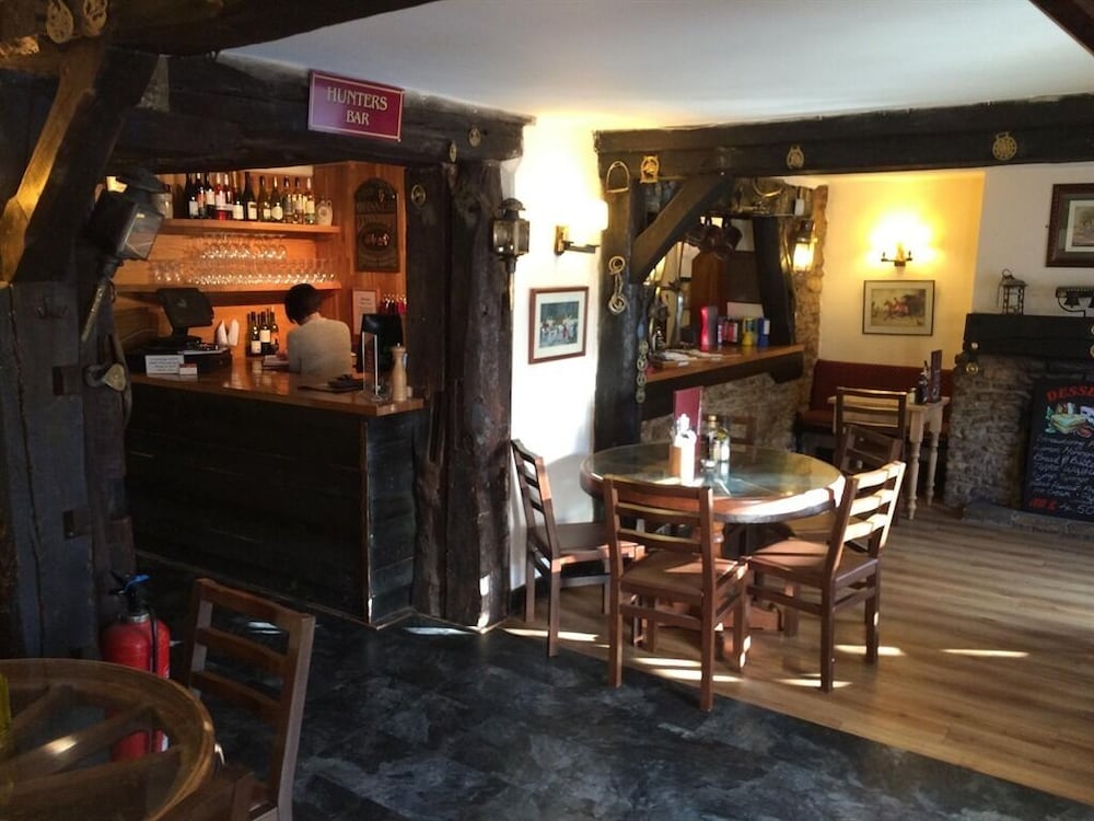 The Hunter's Lodge Inn 4/23