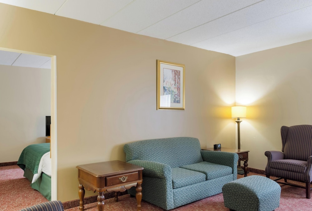 All Seasons Inn & Suites Smithfield Providence 22/36
