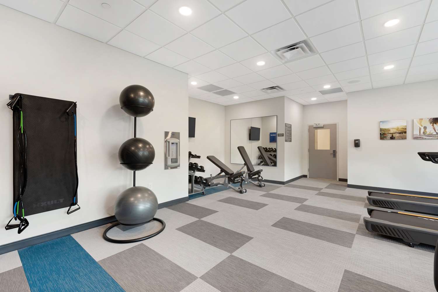 Comfort Suites Titusville near Kennedy Space Center 14/23