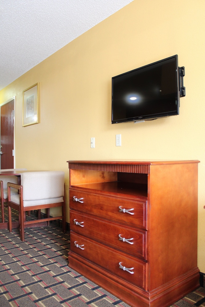 Hometown Inn Suites 11/51