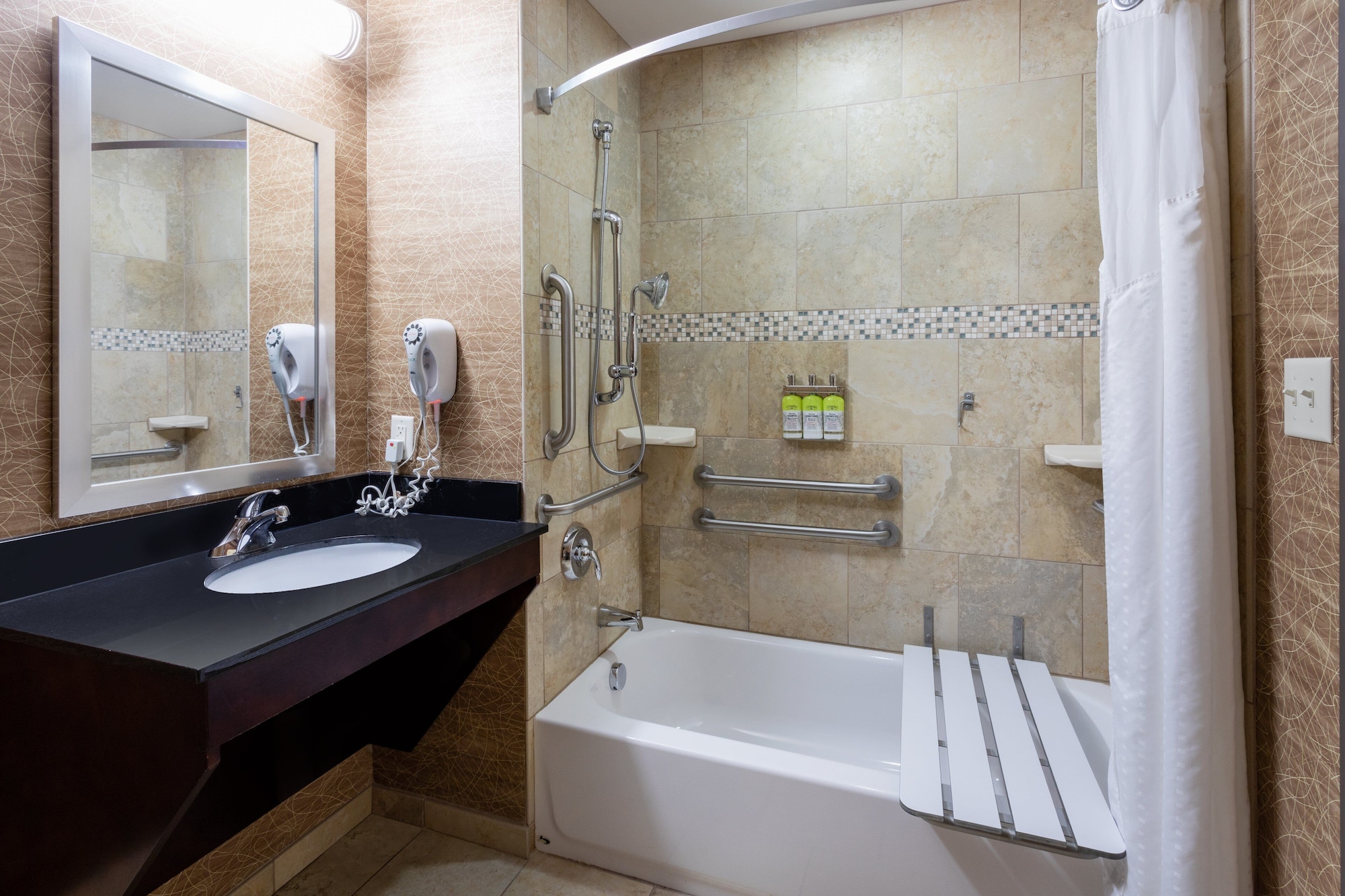 غرفة قياسية بسرير كينج لذوي الإعاقة، Holiday Inn Express Hotel Suites Rochester 4/4