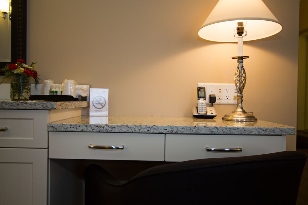 Glenwood Inn & Suites 17/50