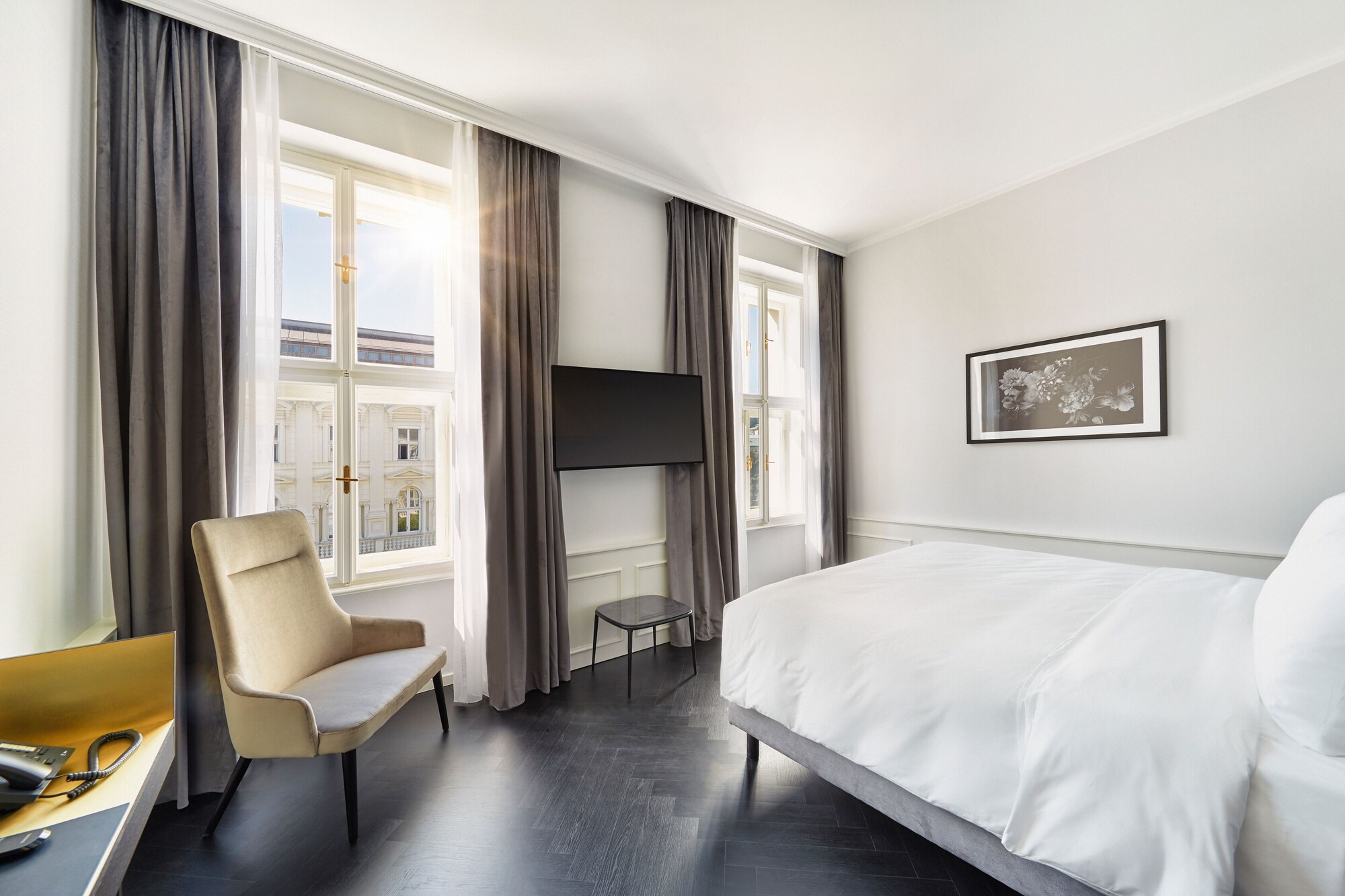 DELUXE, DOUBLE BED