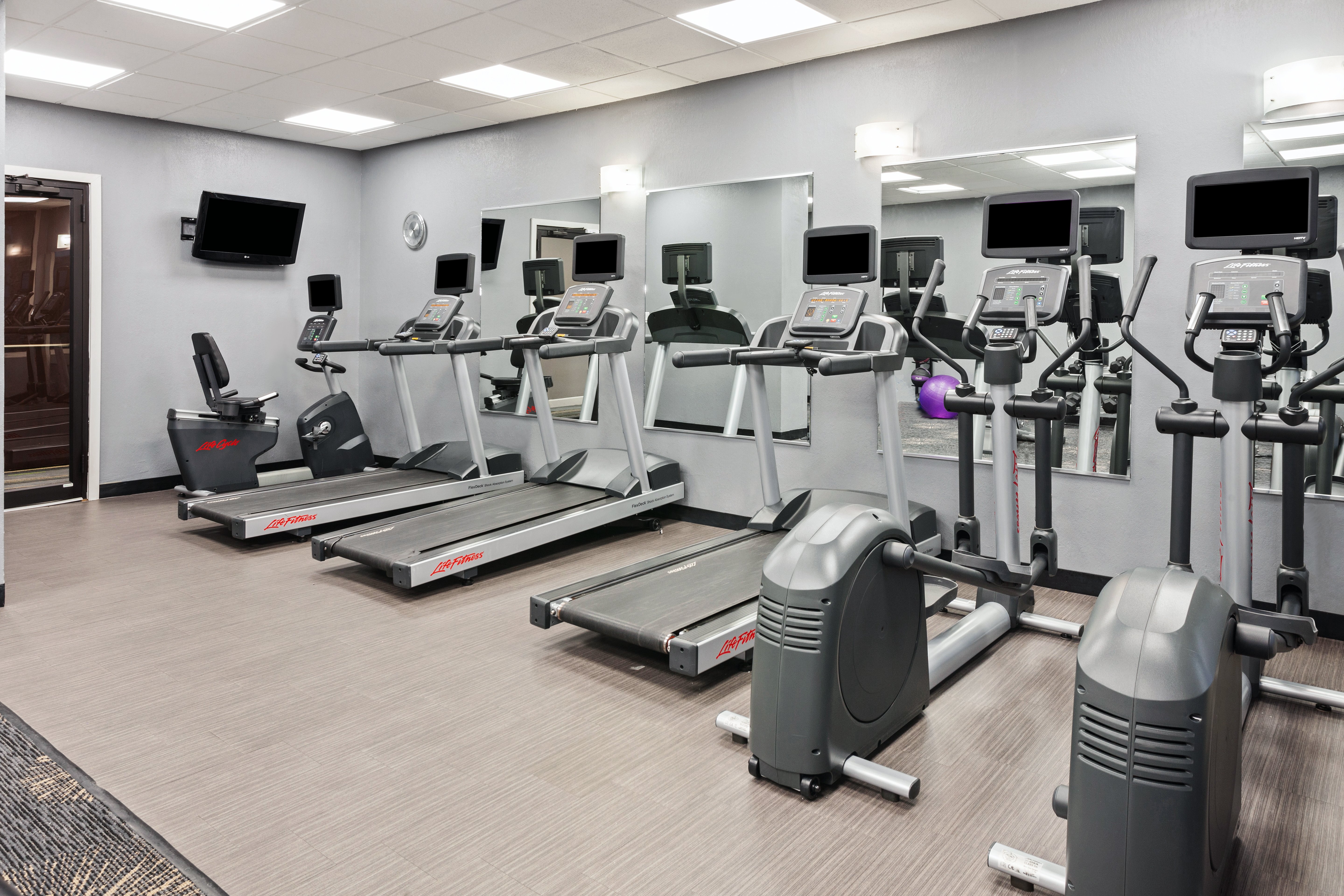 HOLIDAY INN CHICAGO OAKBROOK 32/63