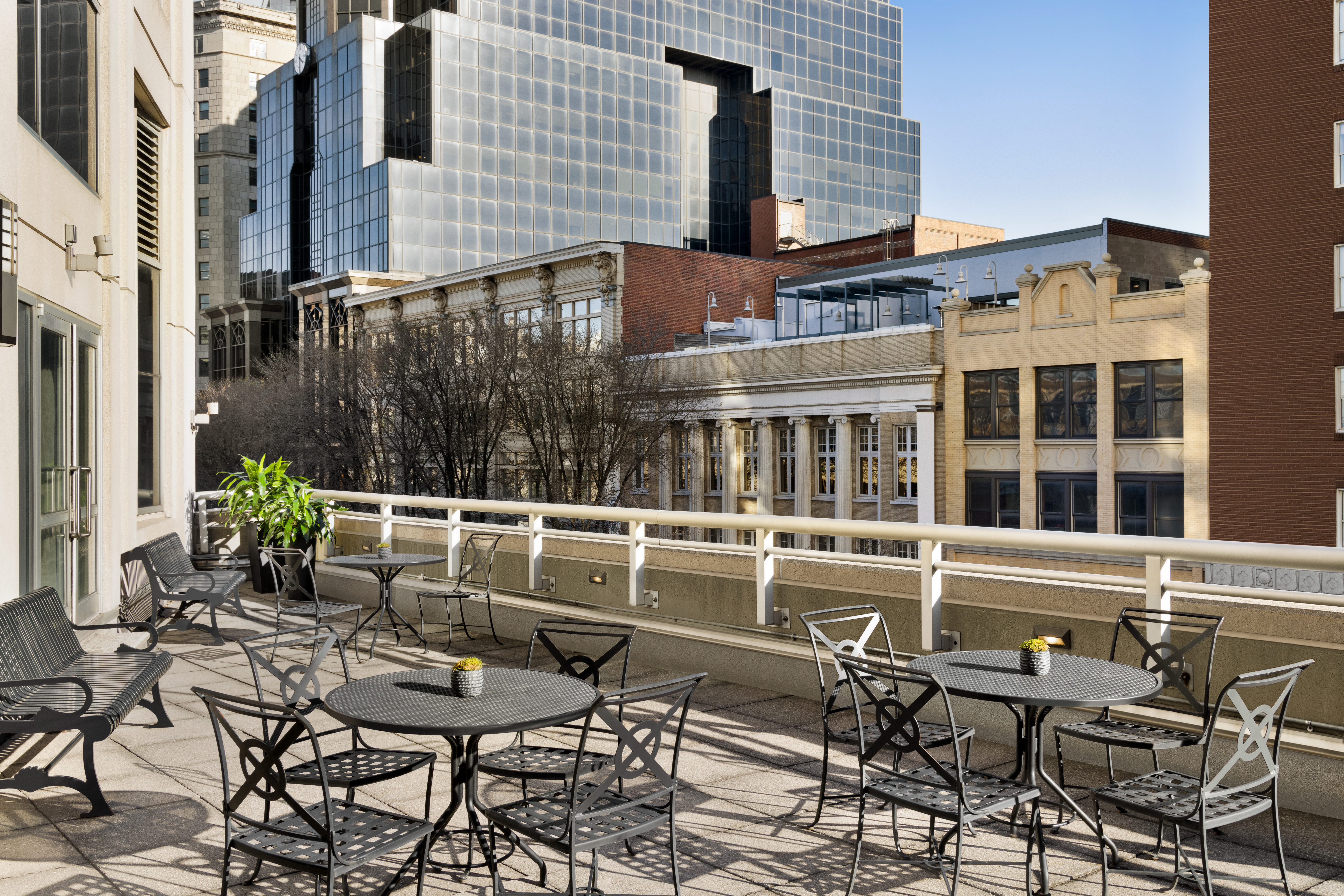 Crowne Plaza Cleveland At Playhouse Square An Ihg Hotel 75/77