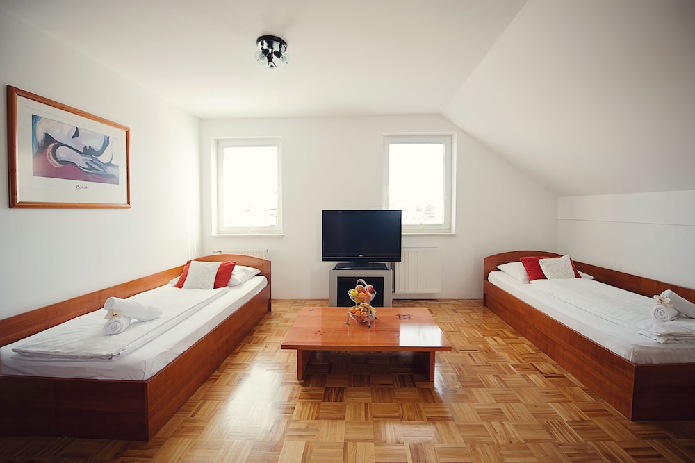 Hotel Bajt Maribor 7/21