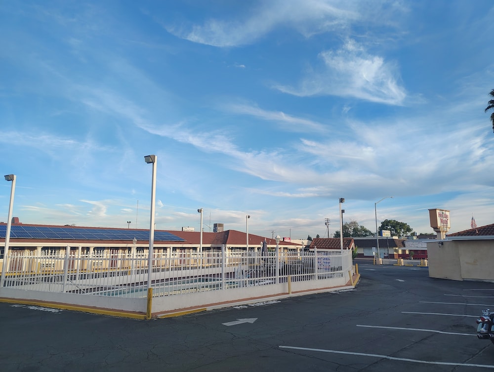 Holiday Motel Oakdale 64/66
