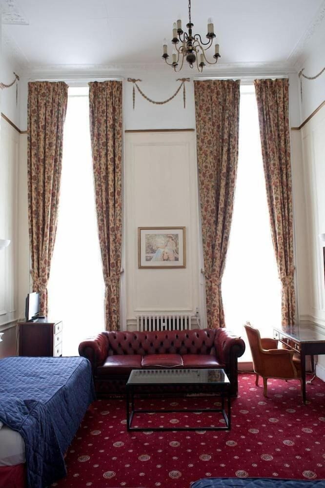 ROSE COURT HOTEL 45/49