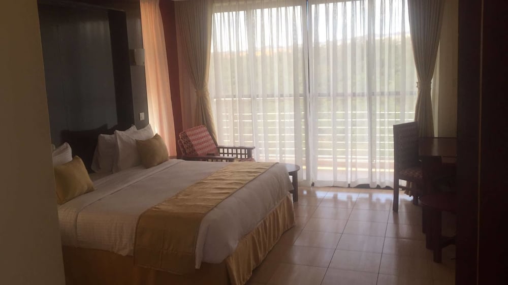 Regency Mount Kenya Hotel 7/24