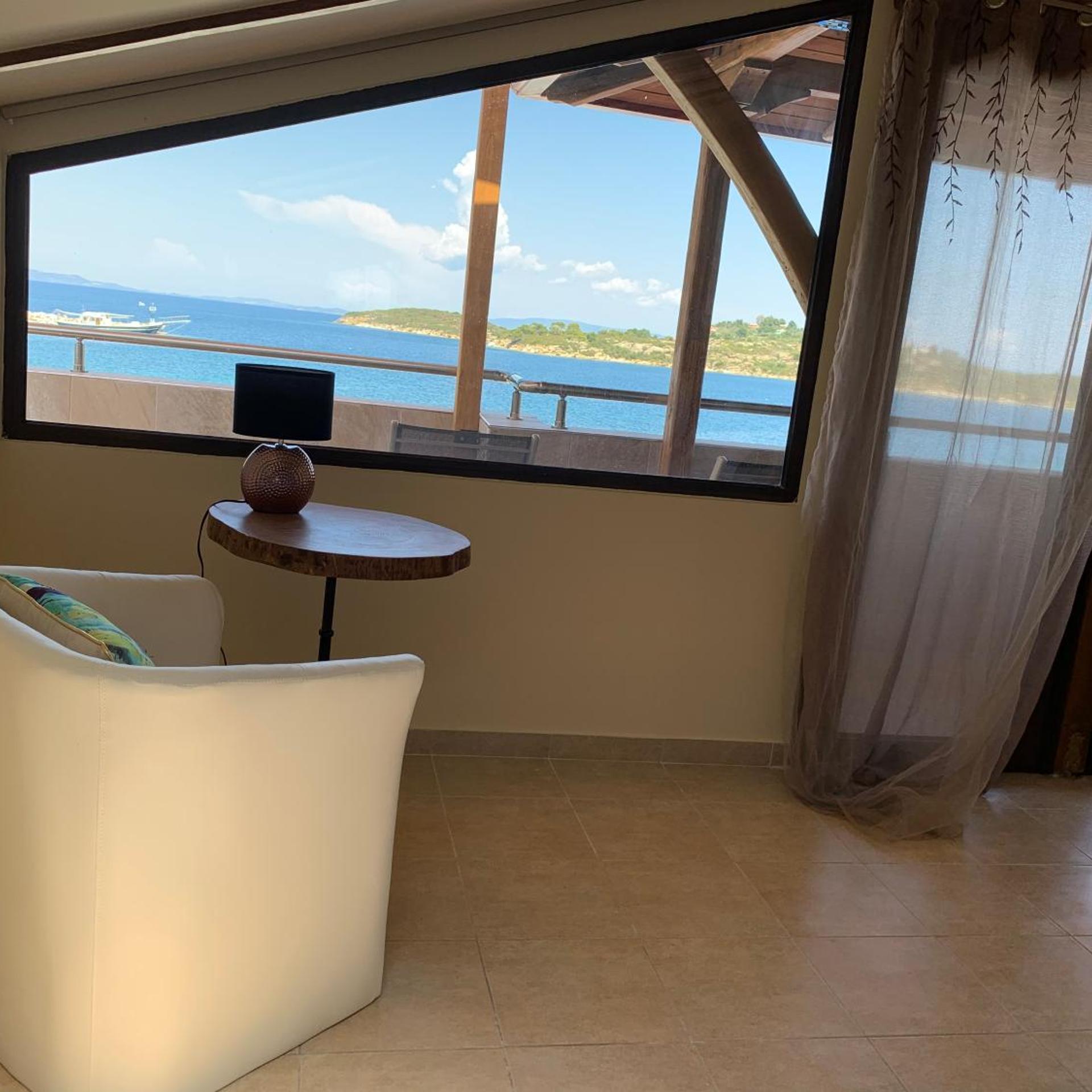 Avra Hotel 38/58