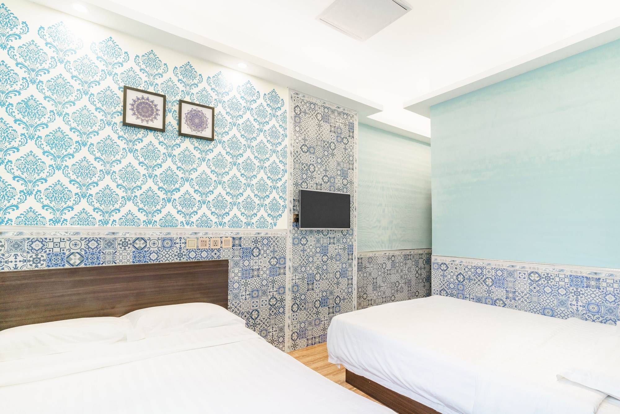 ROOM, QUADRUPLE, 2 DOUBLE BEDS