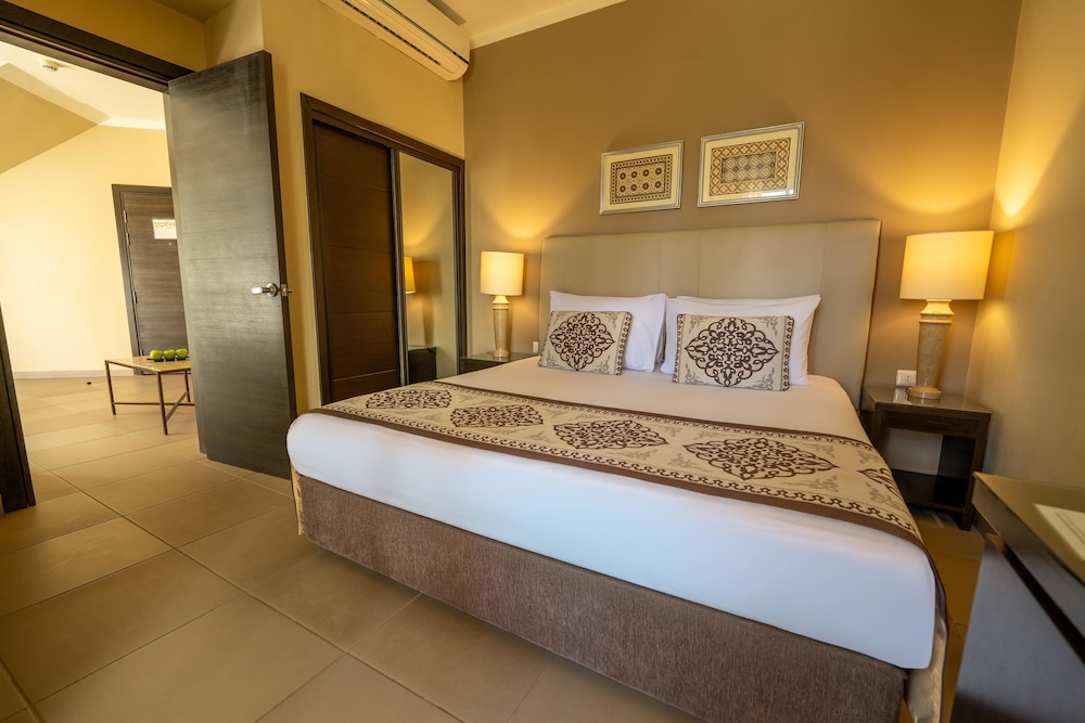 DELUXE, FAMILY, DOUBLE OR TWIN BED, GARDEN VIEW