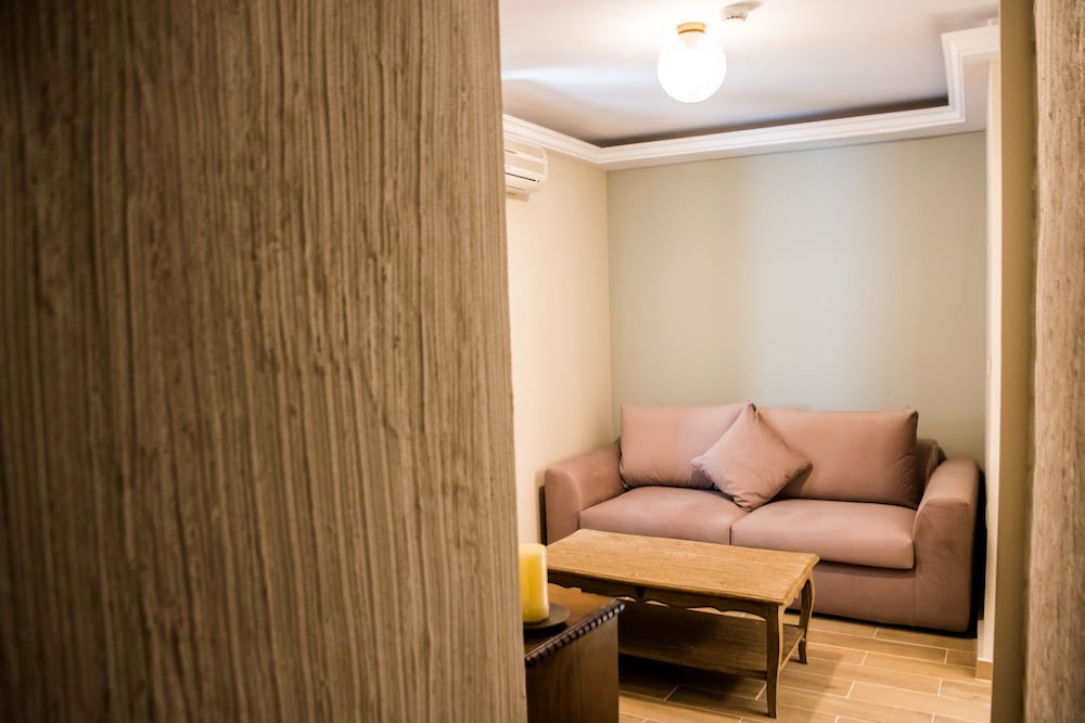 Kyria Boutique House 29/50