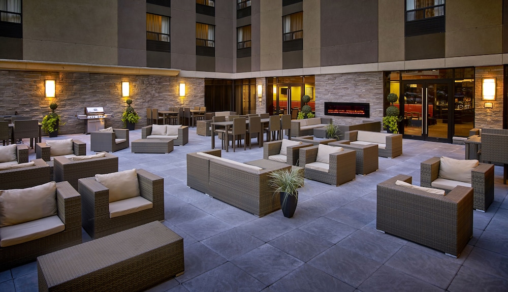 STAYBRIDGE SUITES HAMILTON - DOWNTOWN 58/80