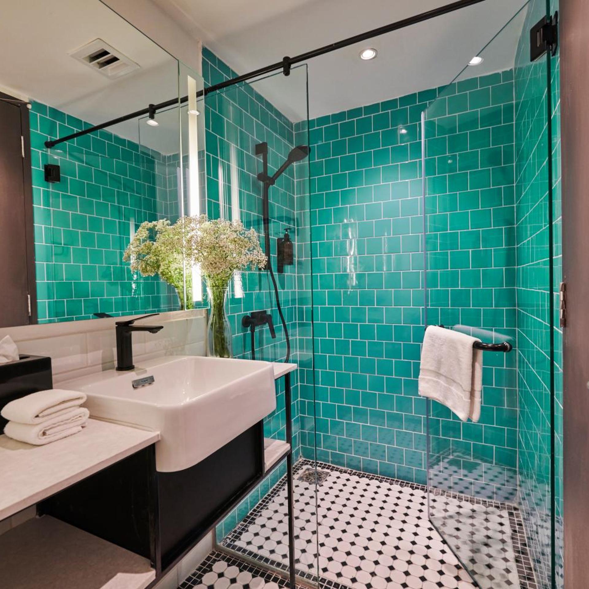 J-Hotel By Dorsett 32/36