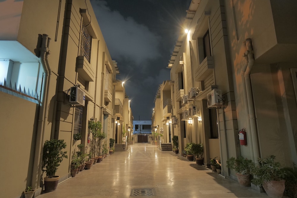 Xefan Hotel and Suites 55/59