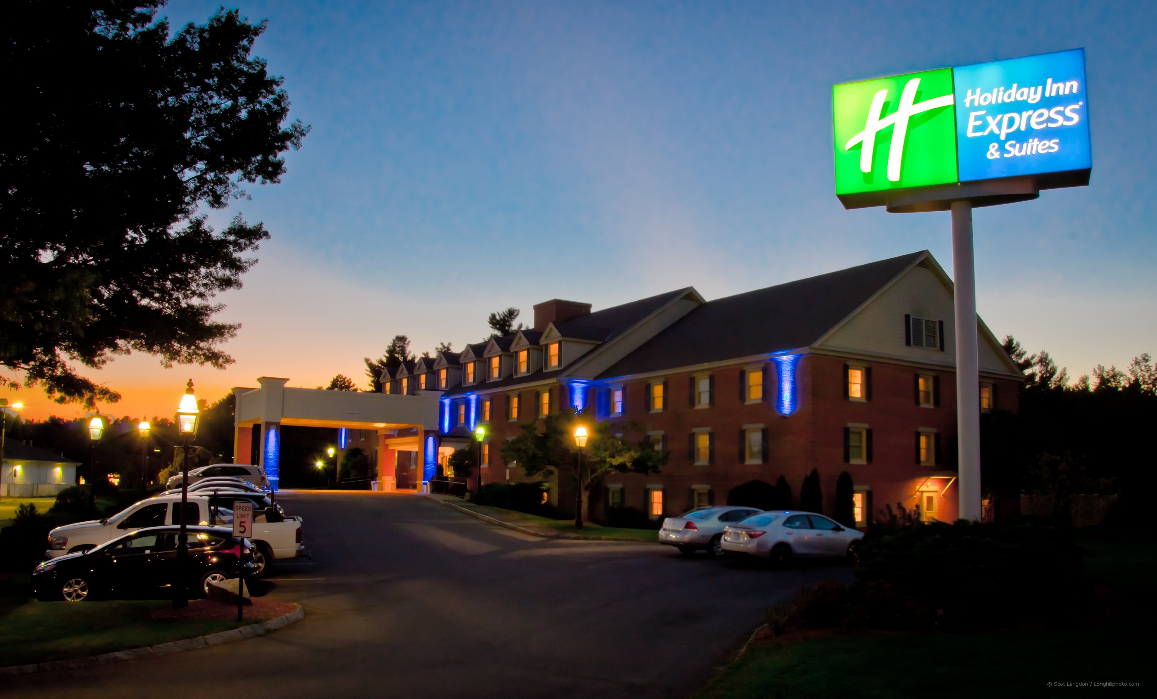 Holiday Inn Express Suites Merrimack 50/55