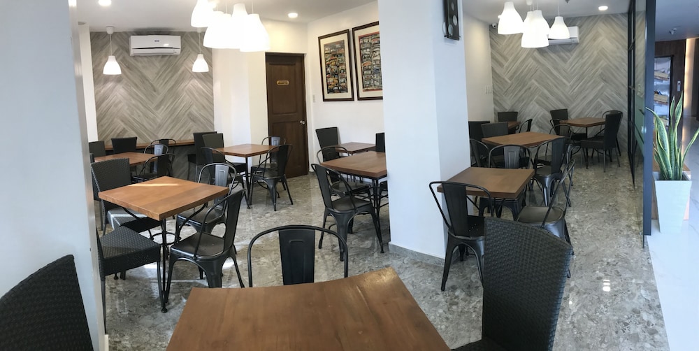 Cebu R Hotel Capitol 23/34