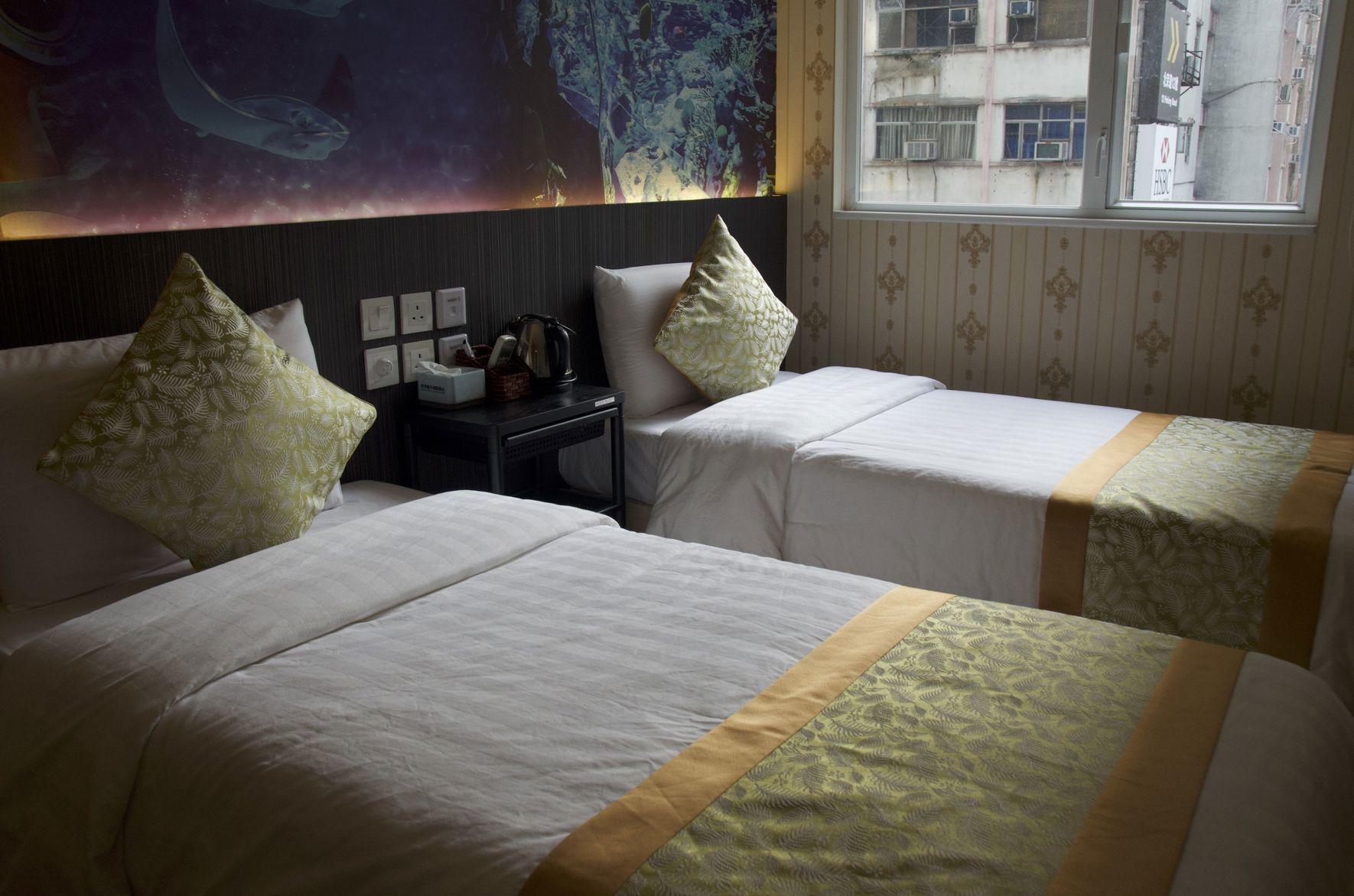Room, Circle Bed