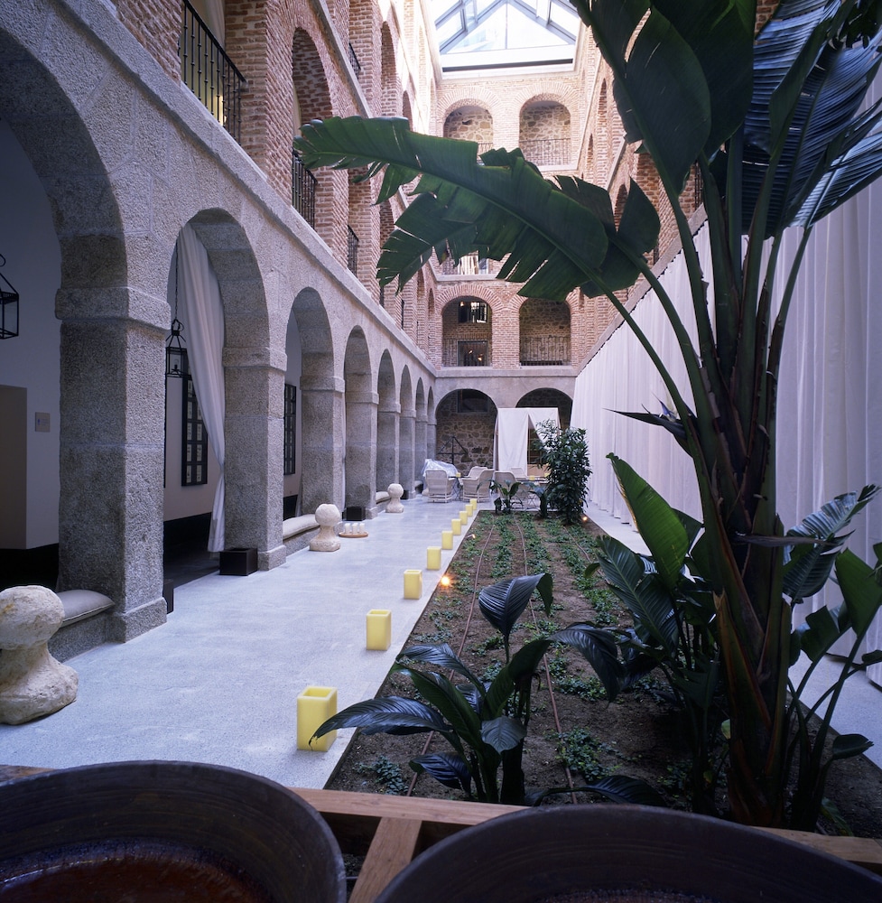 Parador De La Granja 46/50