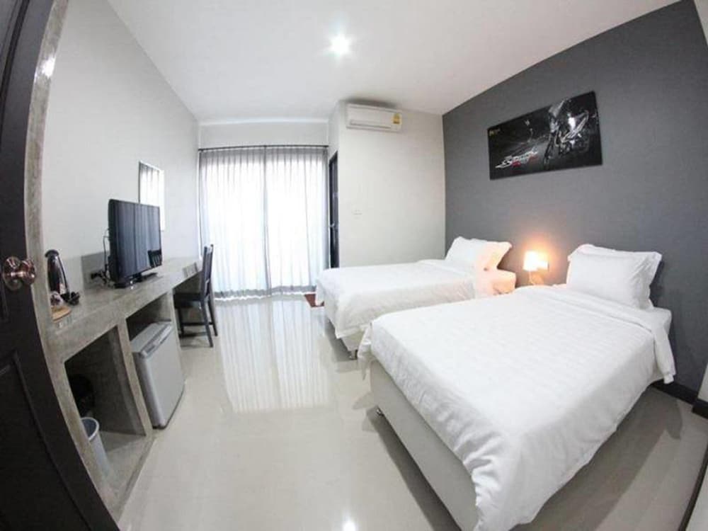 Plus Hotel 13/45