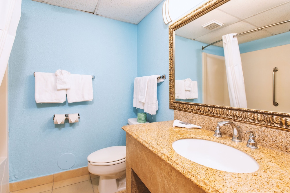 Sky-Palace Inn & Suites Wichita East 11/30