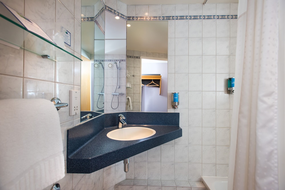 Holiday Inn Express Bristol - Filton, an IHG Hotel 11/40
