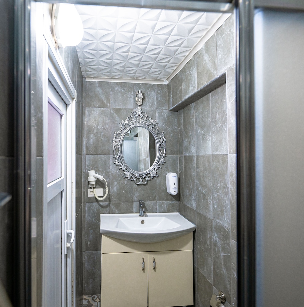 Evin Suit Hotel 48/50