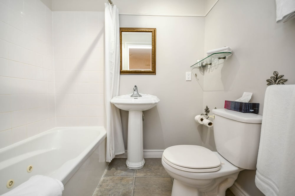 Surfside Inn 48/50
