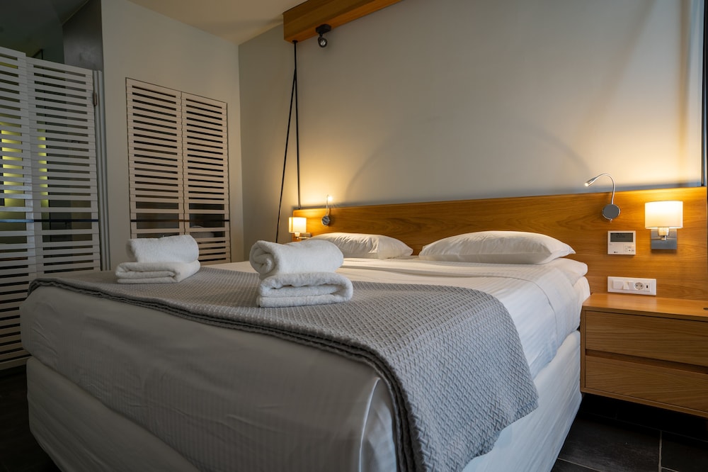 EXCELSIOR, STUDIO, SUITE, PRIVATE POOL