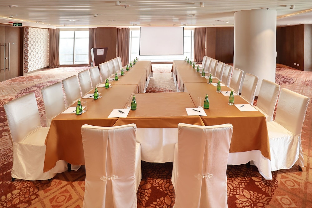 Crowne Plaza Dhaka (Ex Doreen Hotel and Resorts) 48/57