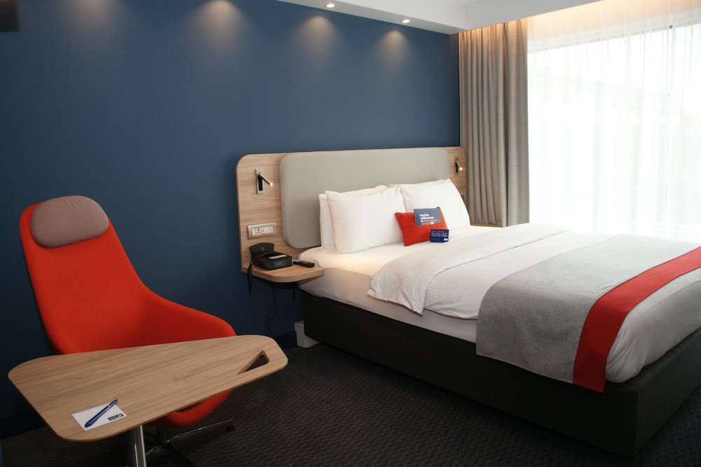 HOLIDAY INN EXPRESS ZURICH AIRPORT 19/80