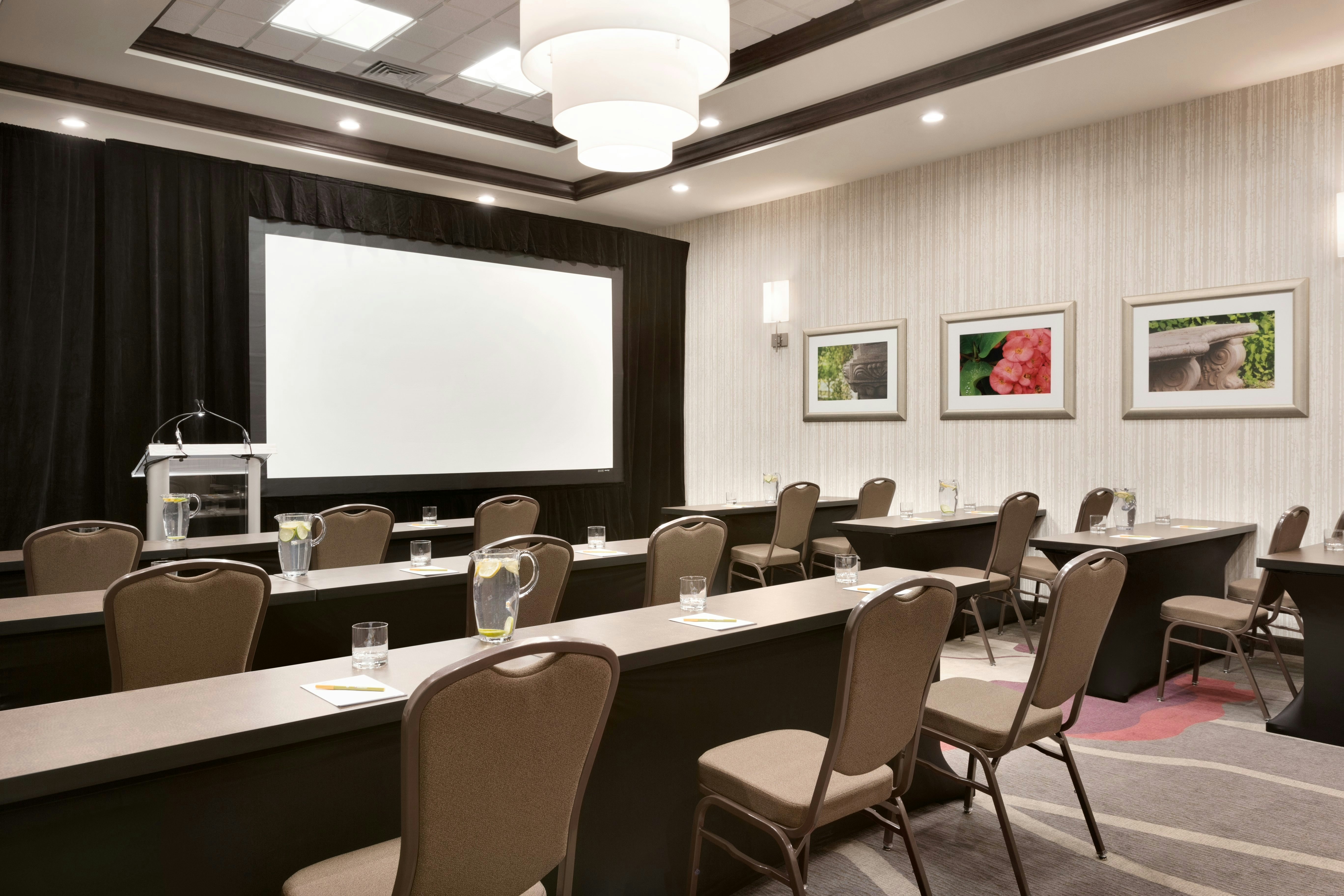 Hilton Garden Inn Pittsburgh Airport South - Robinson Mall 39/48