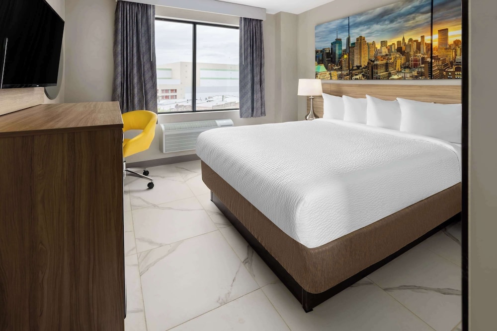 Days Inn by Wyndham Staten Island 19/36